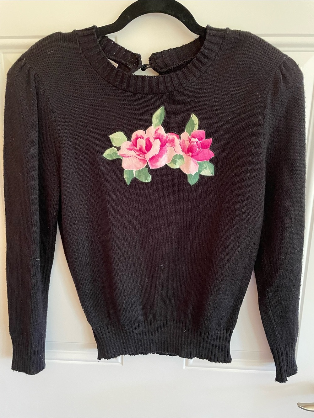 Vintage 1970’s Leslie Fay Black Crewneck Sweater w/Pink Floral Appliqué, 10P! 🍁